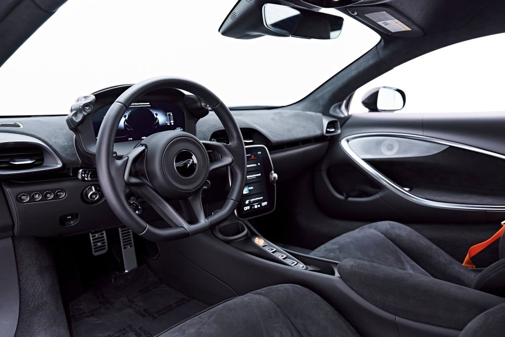 Used 2026 McLaren Artura RWD image 2