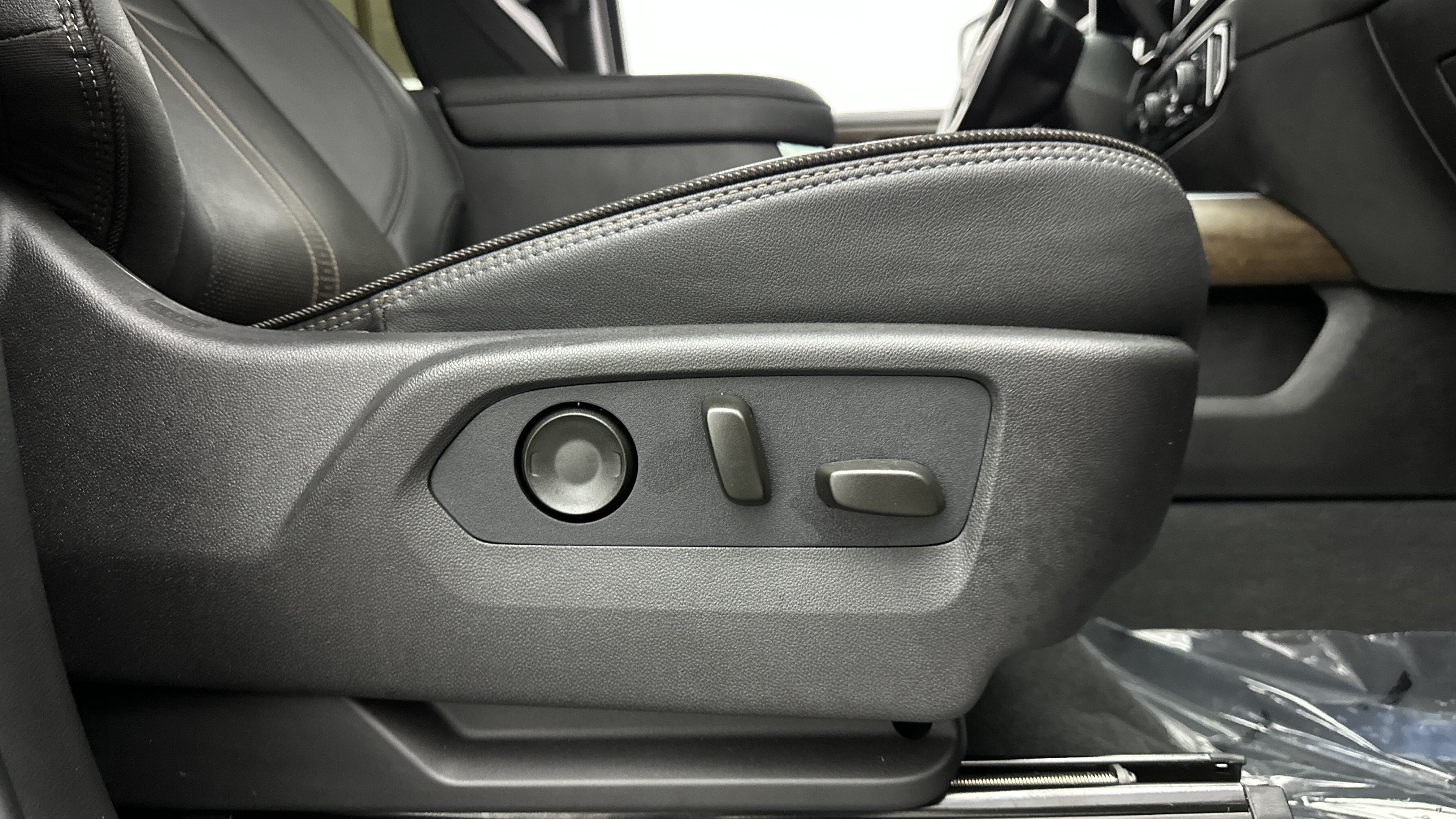 Used 2026 Chevrolet Silverado 3500 High Country AWD/4WD image 38