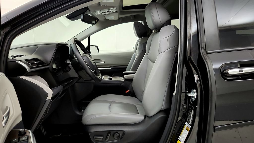 Certified 2023 Toyota Sienna XLE AWD/4WD image 26