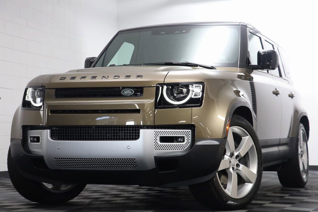 Used 2024 Land Rover Defender 110 SE image 2