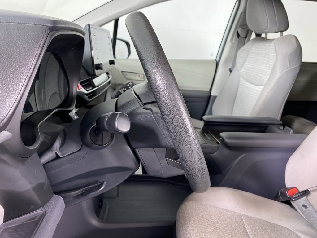 Used 2023 Toyota Sienna LE image 29