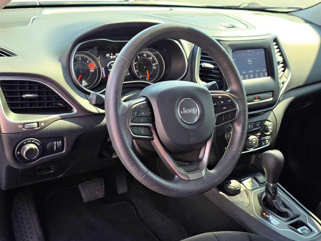 Used 2020 Jeep Cherokee Latitude AWD/4WD image 11