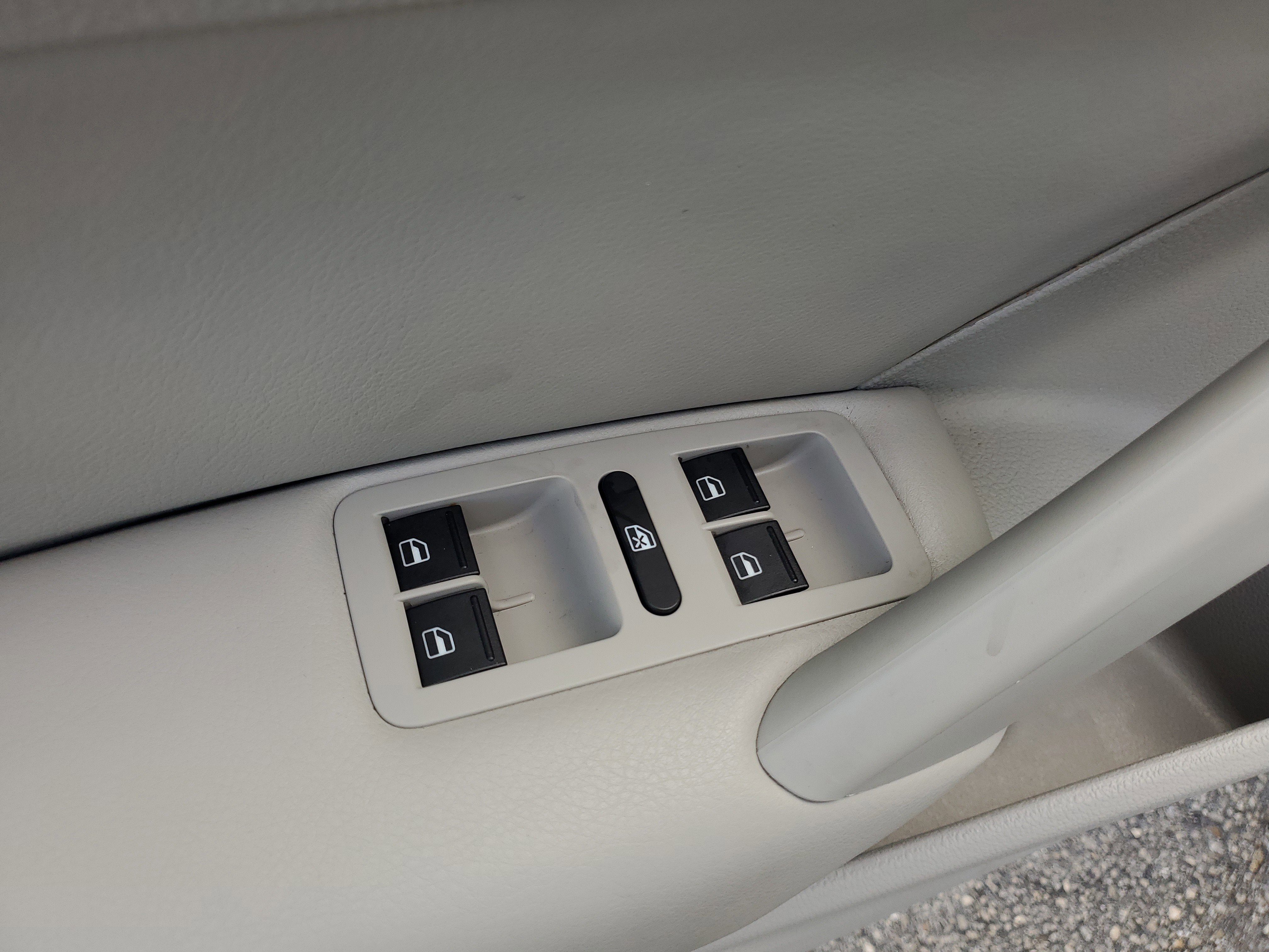 Used 2015 Volkswagen Passat 1.8T S image 17