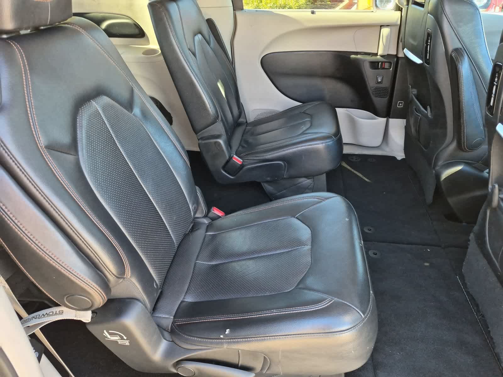 Used 2018 Chrysler Pacifica Touring-L Plus FWD image 20