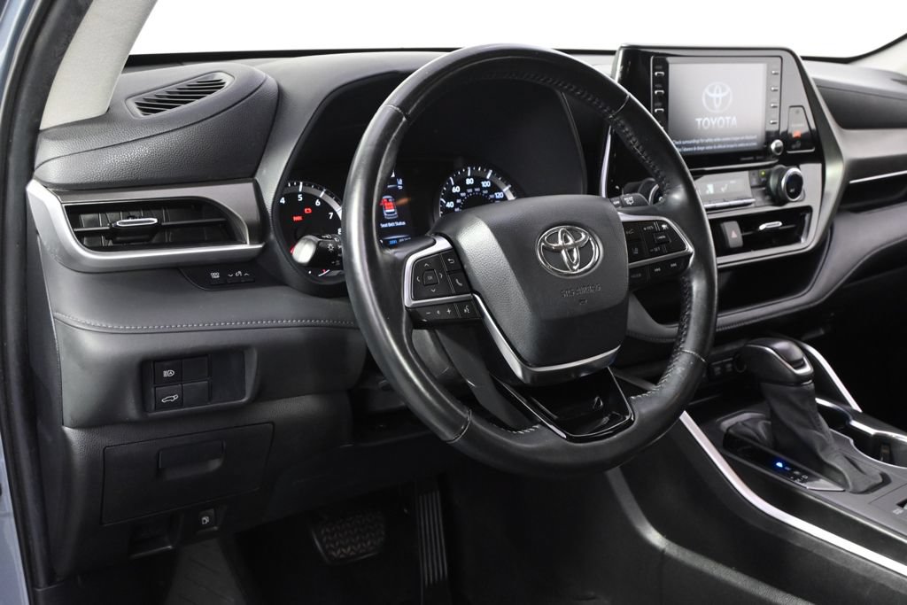 Used 2021 Toyota Highlander LE AWD/4WD image 11