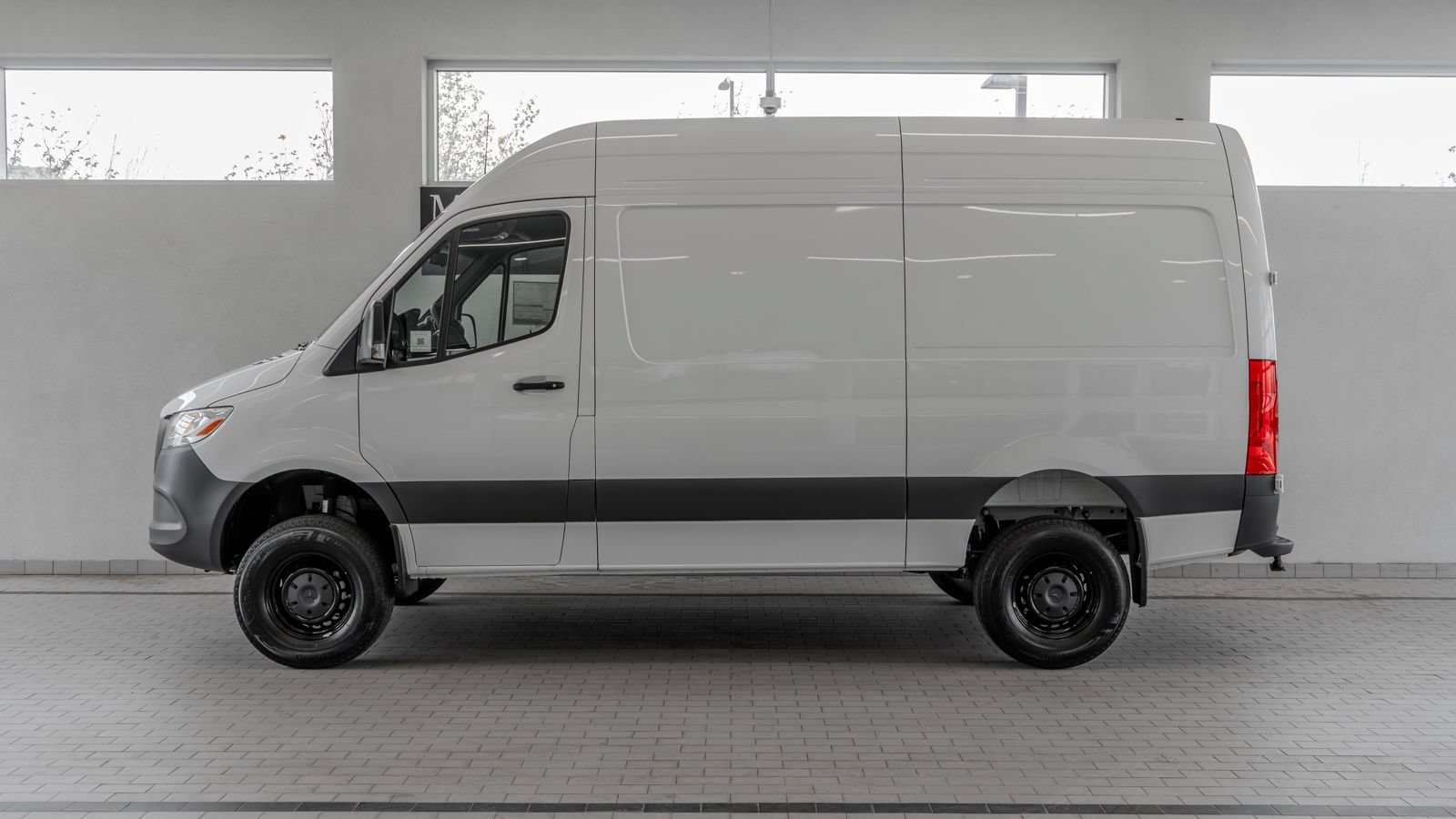 Used 2025 Mercedes-Benz Sprinter 2500 image 2