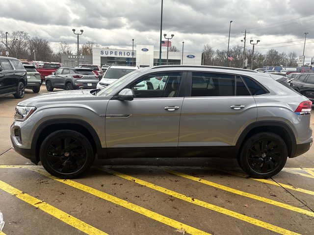 Used 2025 Volkswagen Atlas Cross Sport SE image 11