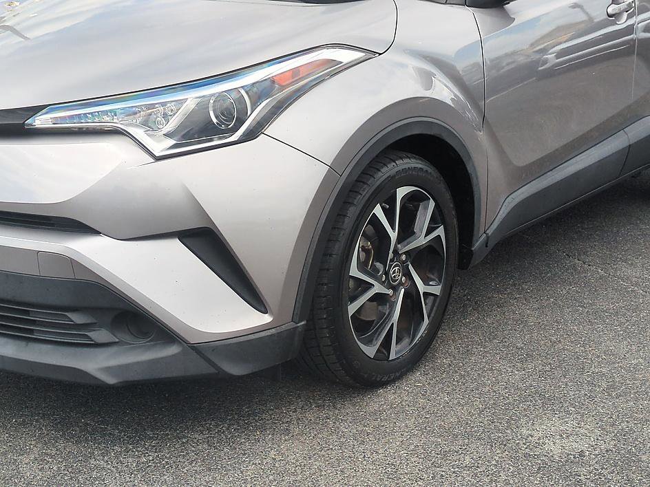 Used 2019 Toyota C-HR XLE FWD image 9