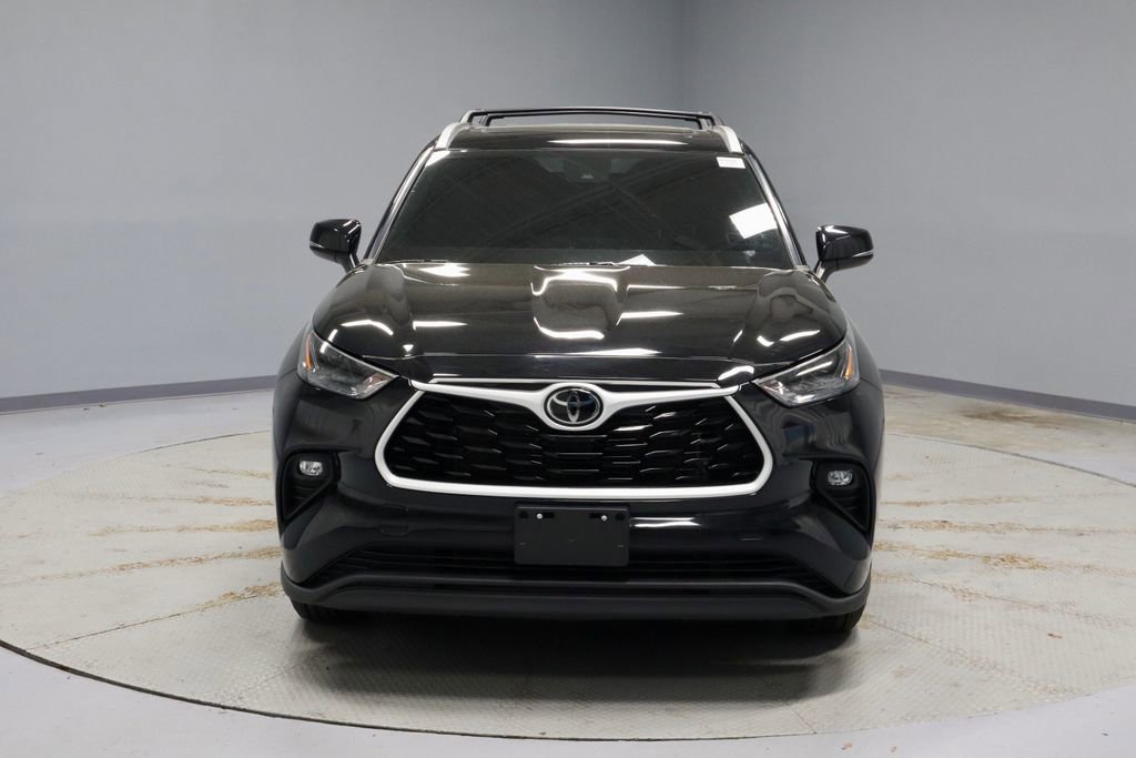 Used 2023 Toyota Highlander XLE AWD/4WD image 6