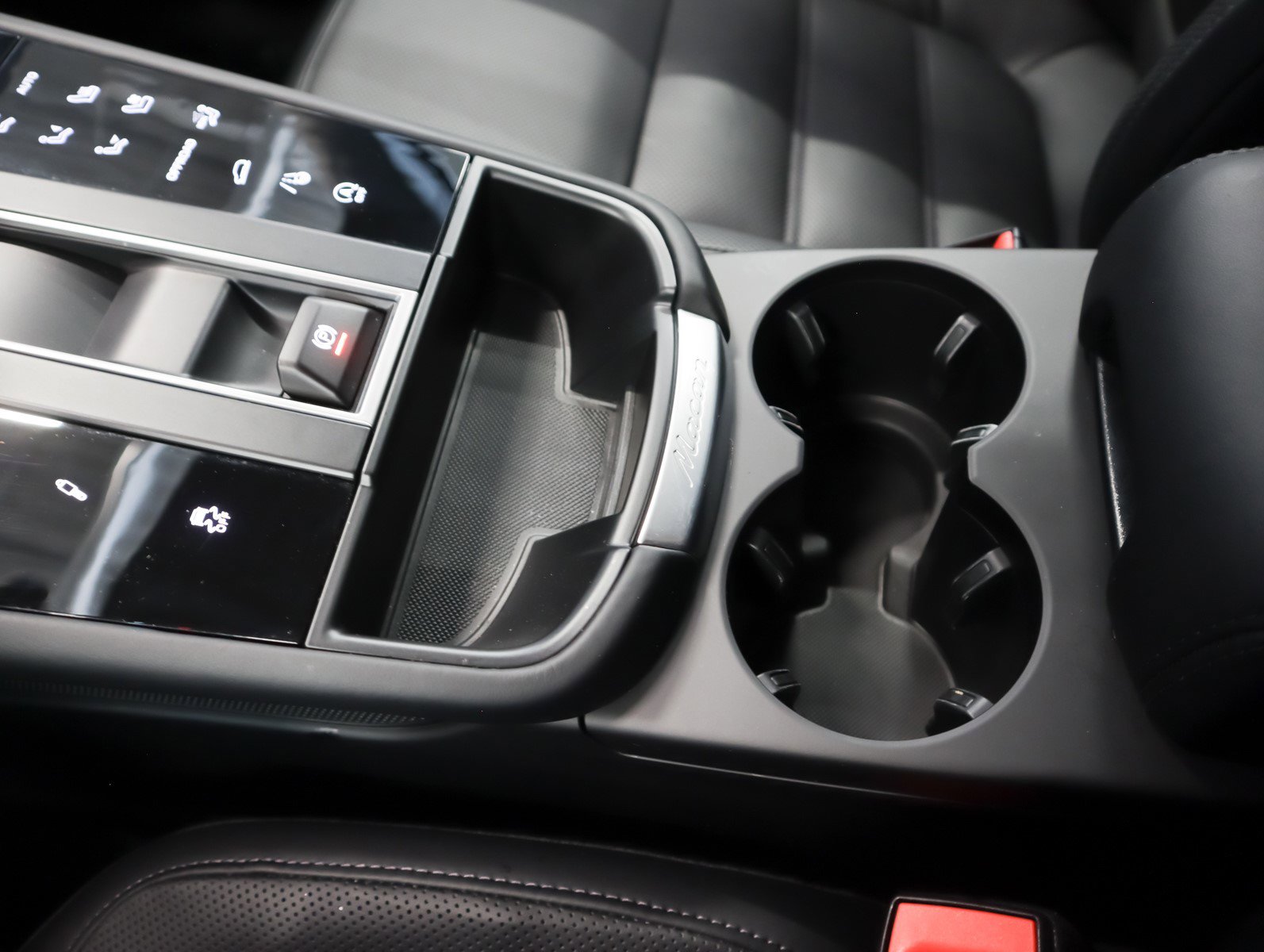 Certified 2025 Porsche Macan T image 21