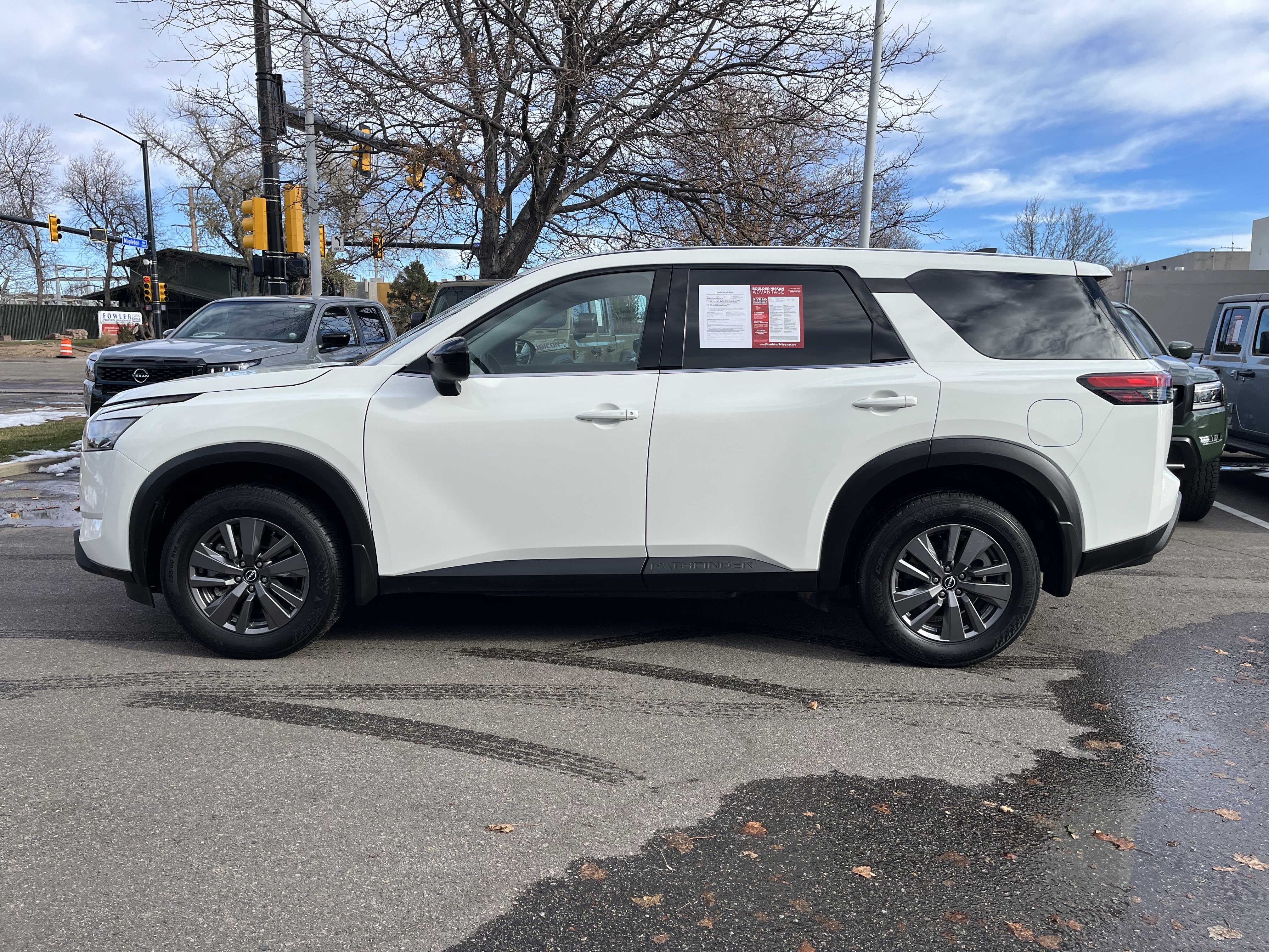 Used 2024 Nissan Pathfinder S image 5