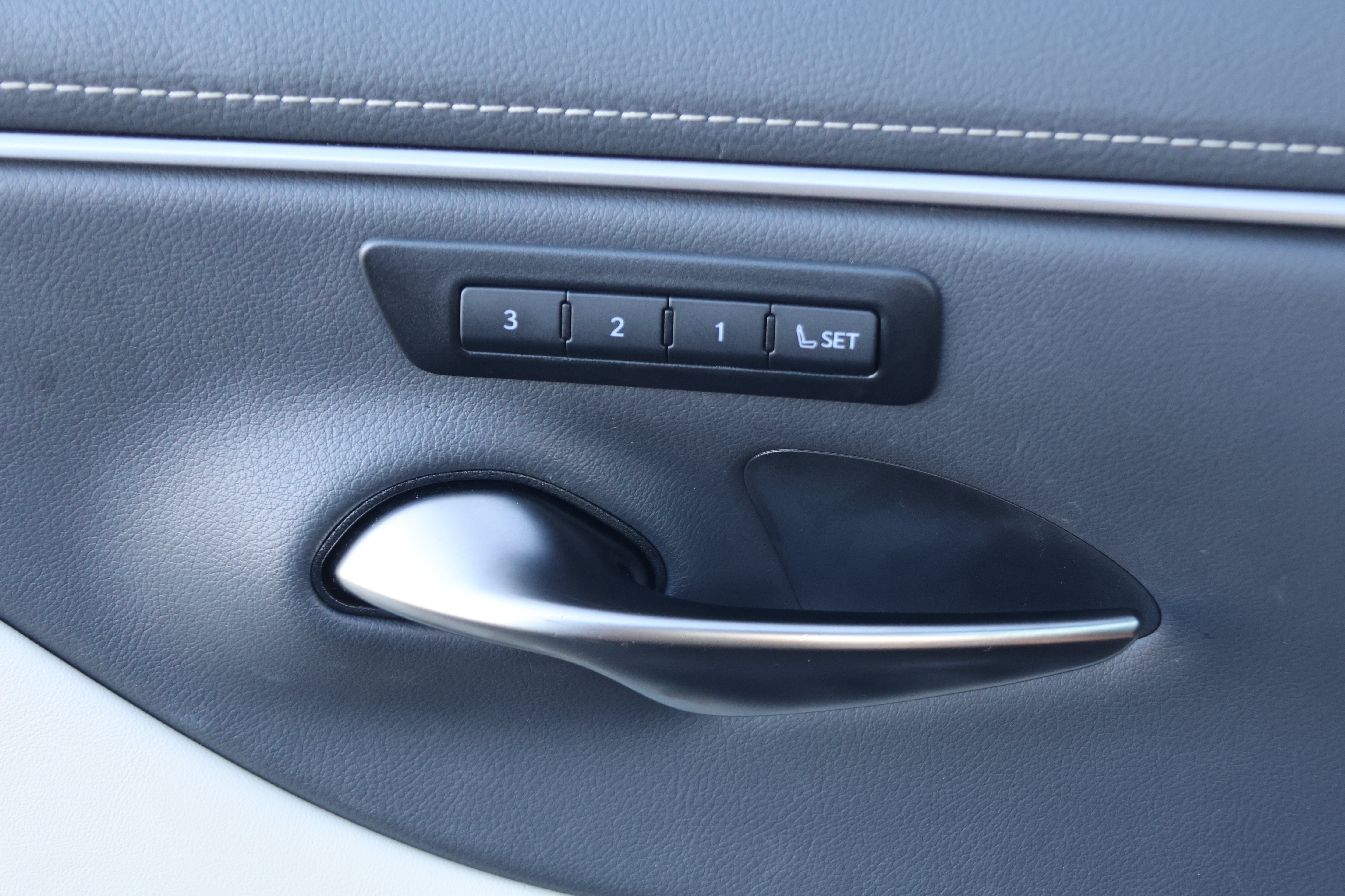 Used 2025 Lexus ES 350 w/ Premium Package FWD image 13