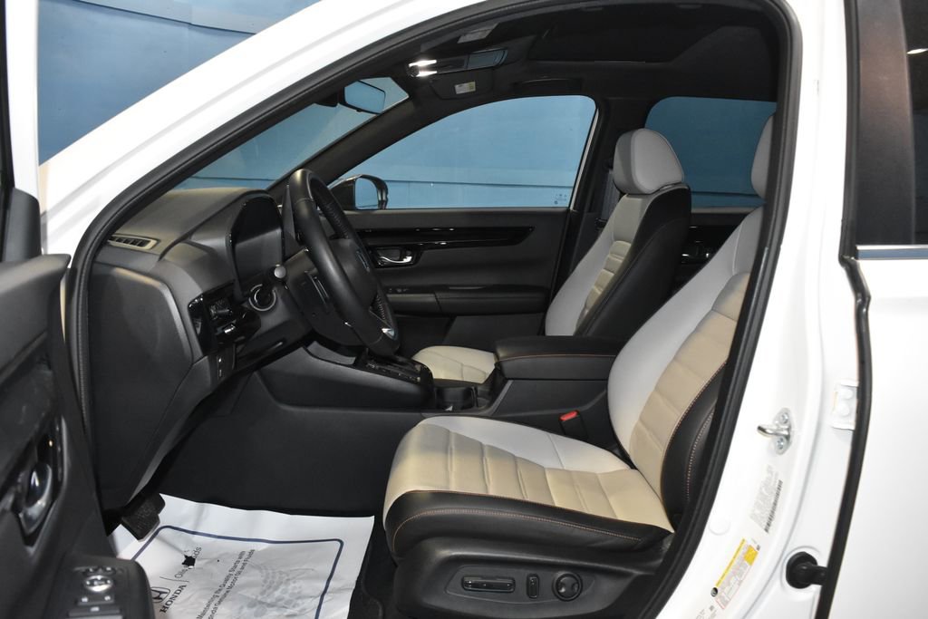 Used 2025 Honda CR-V Sport Touring image 7