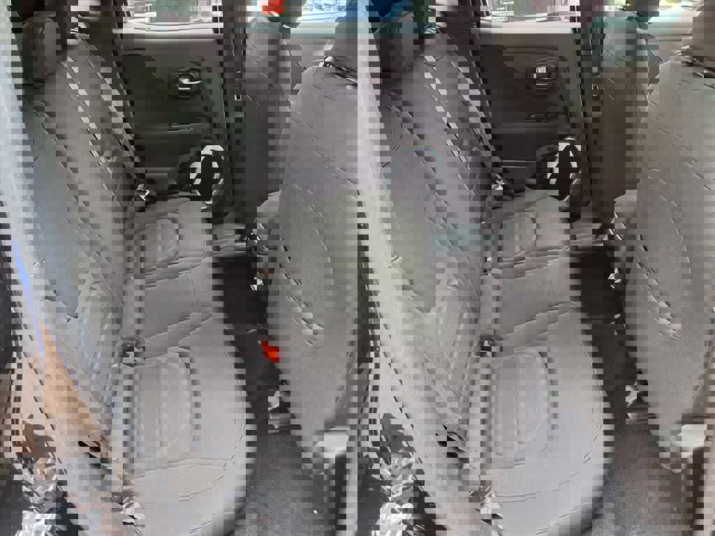 Used 2018 Jeep Renegade Latitude image 12