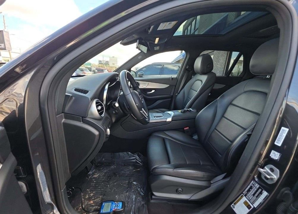 Used 2021 Mercedes-Benz GLC 300 image 5