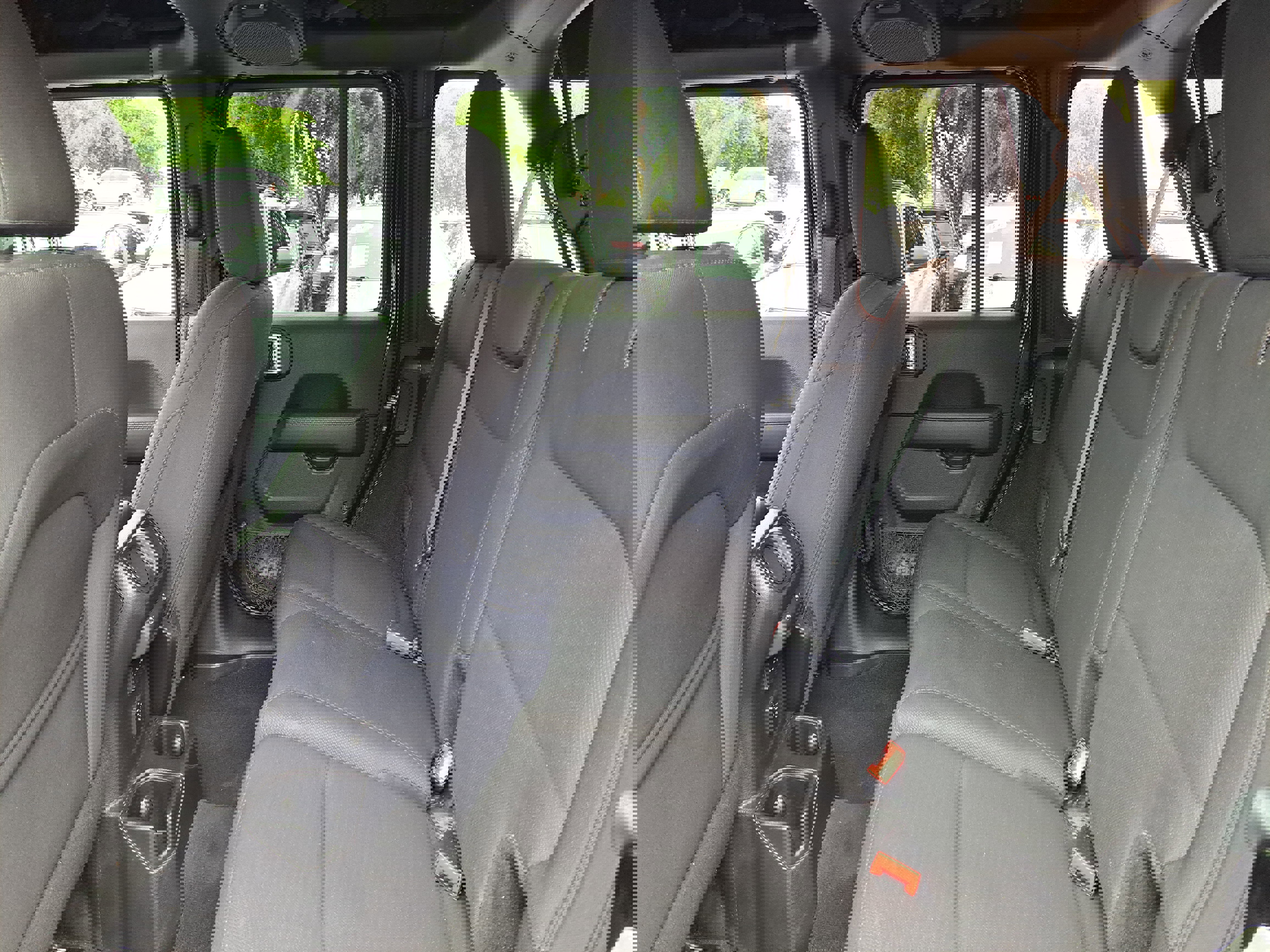 Used 2018 Jeep Wrangler Unlimited Sahara image 6