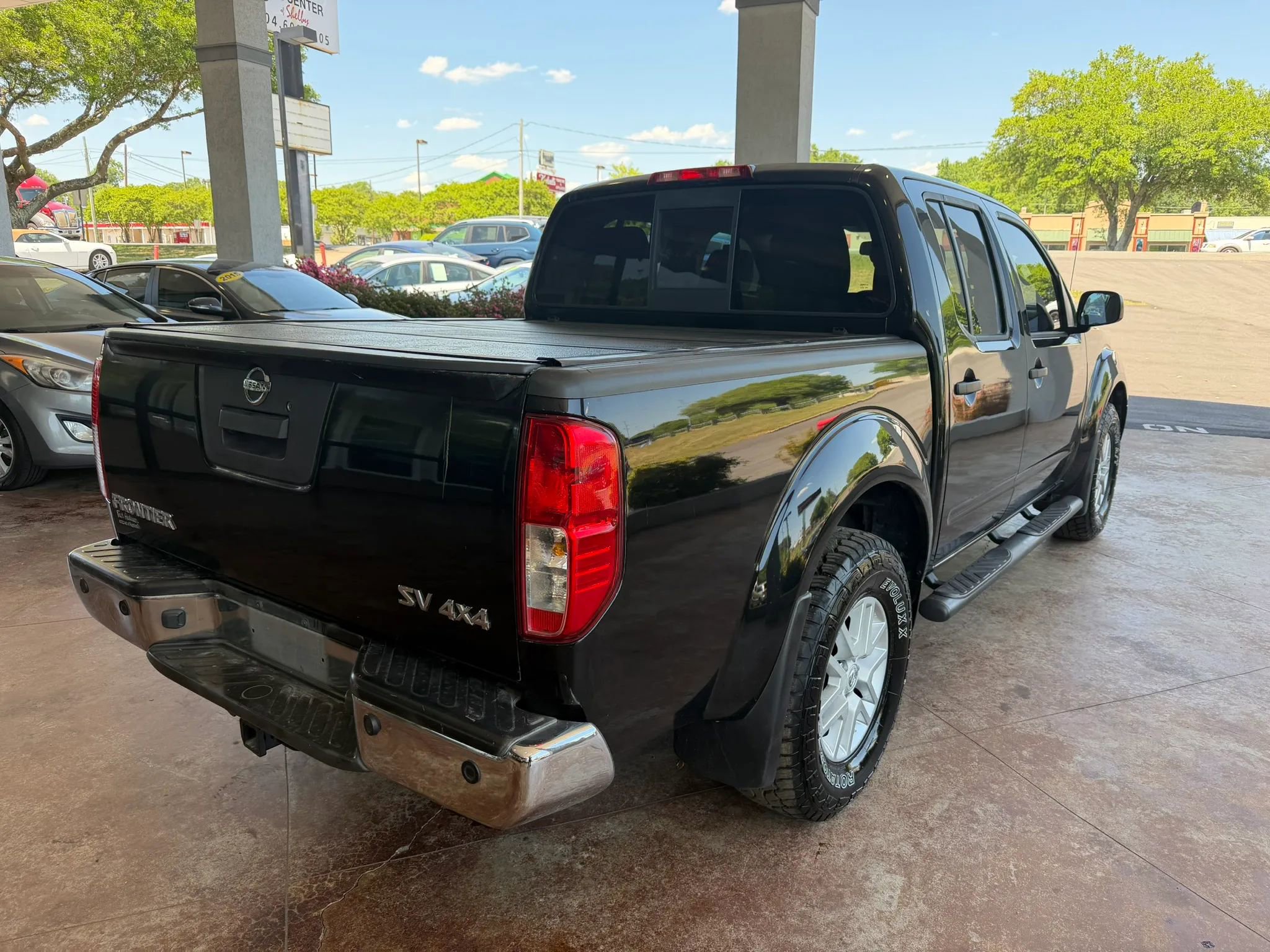 Used 2016 Nissan Frontier SV w/ SV Value Truck Package AWD/4WD image 6