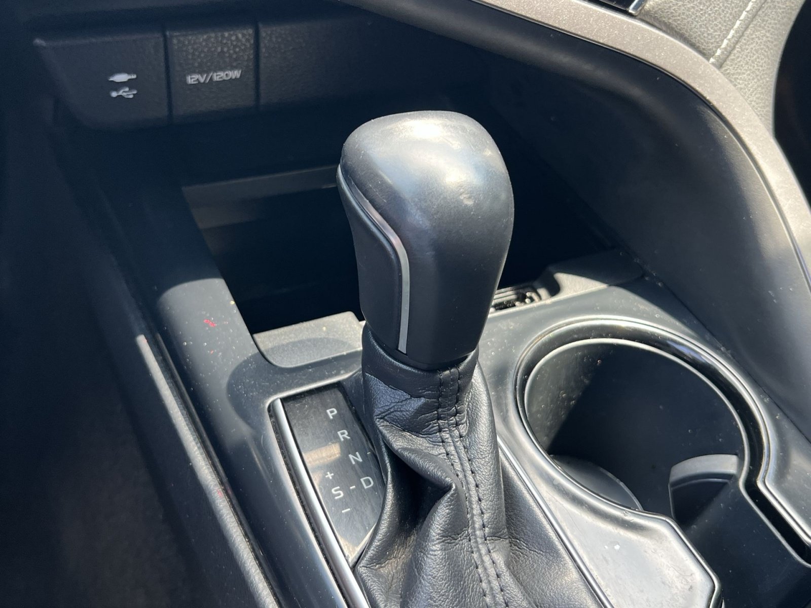 Used 2018 Toyota Camry SE FWD image 17