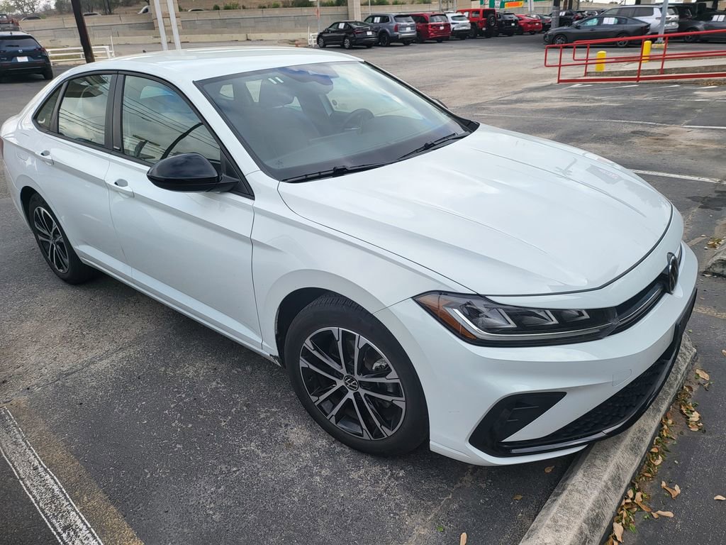 Used 2025 Volkswagen Jetta Sport image 3