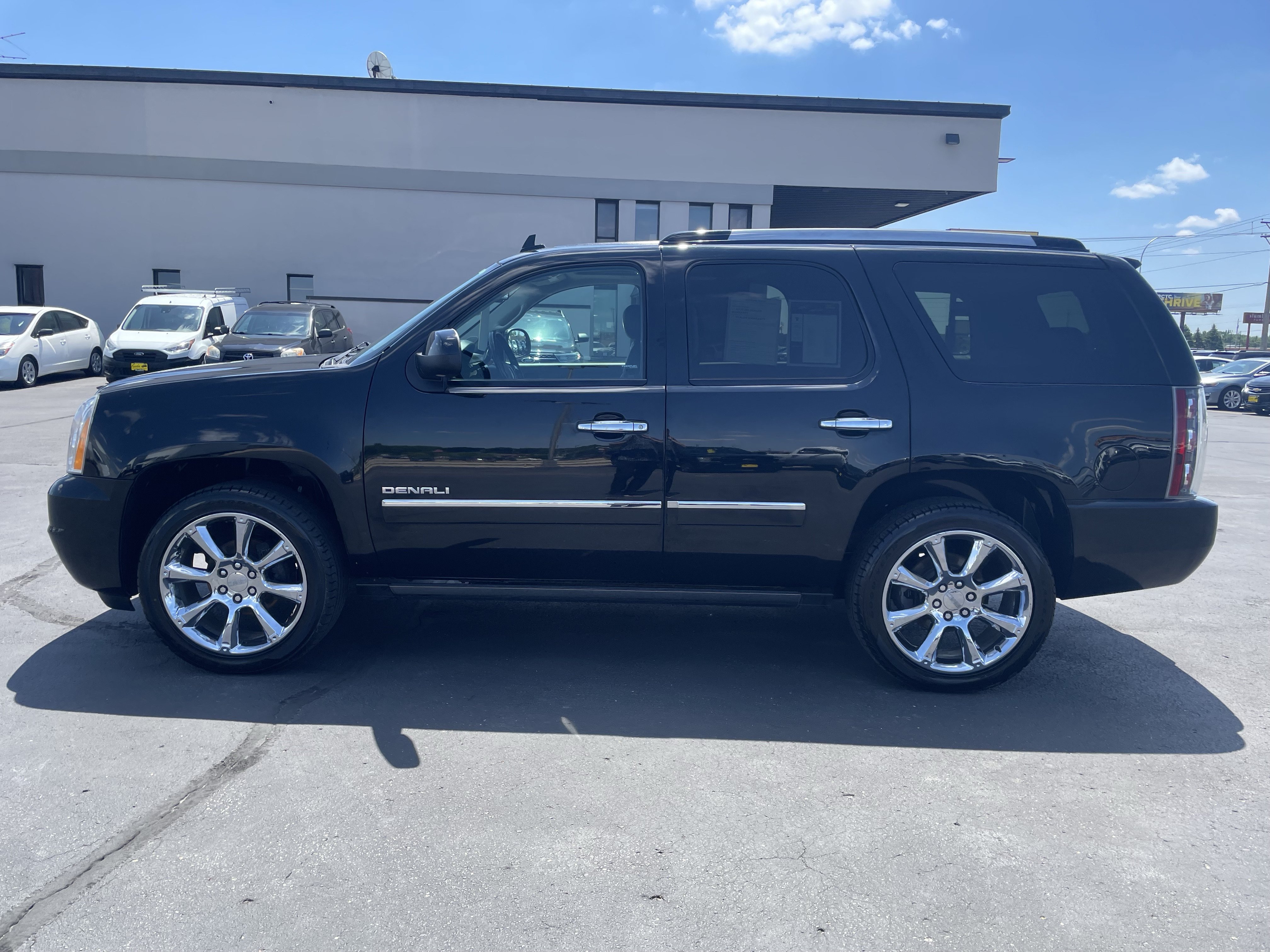 Used 2014 GMC Yukon Denali AWD/4WD image 5