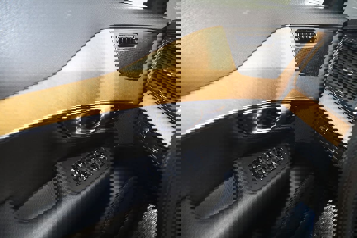 Used 2022 Volvo XC90 T6 Momentum w/ Climate Package image 32