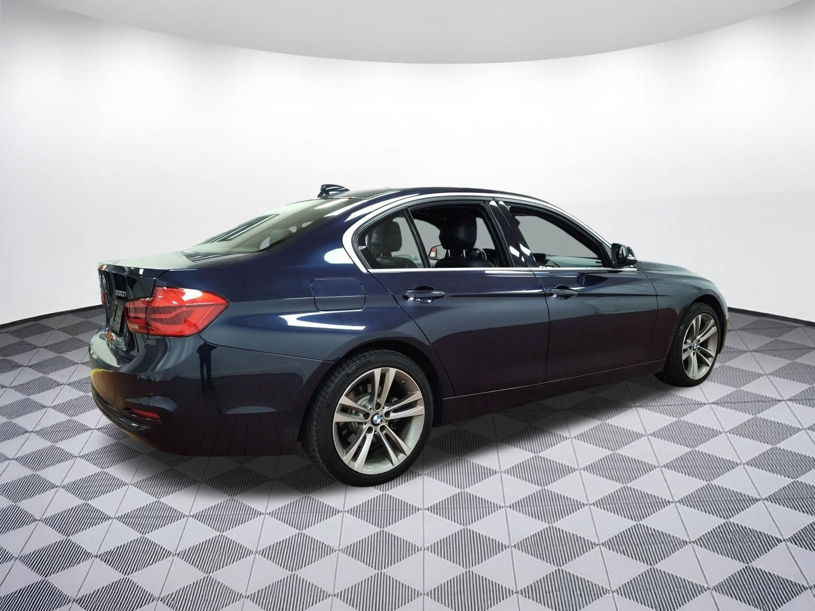 Used 2017 BMW 330i xDrive Sedan image 8