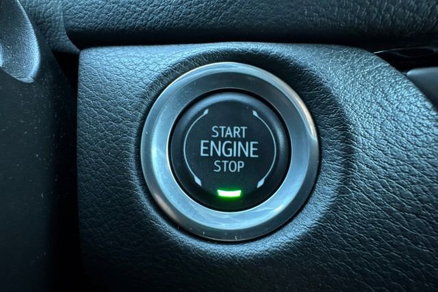 Used 2024 Cadillac XT4 Premium Luxury image 35