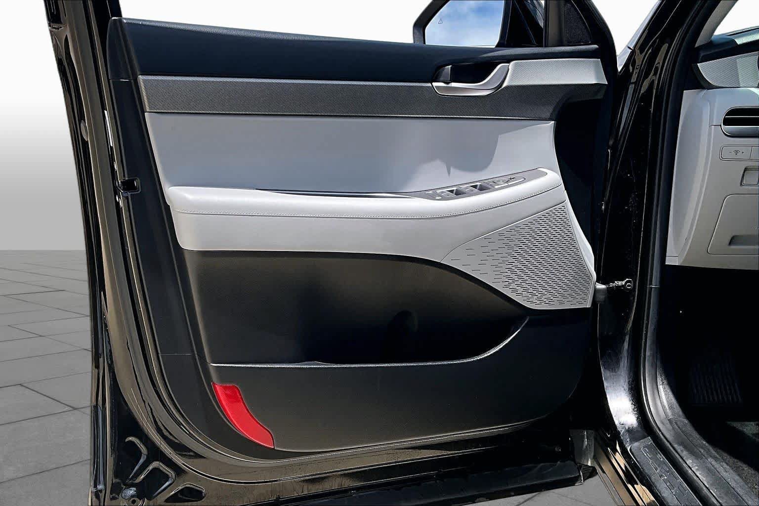 Used 2025 Hyundai Palisade SE FWD image 21