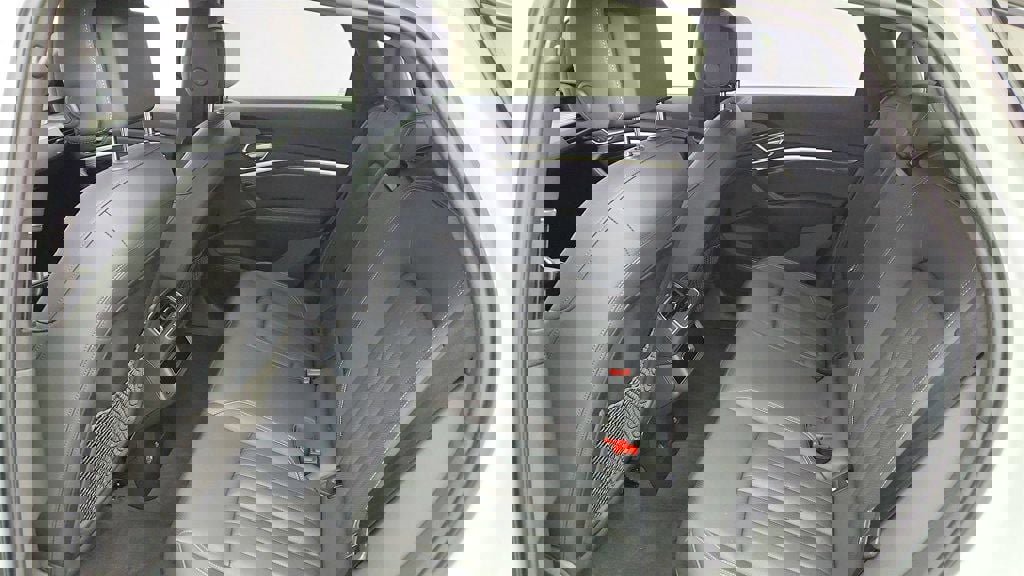 Used 2024 Audi Q8 e-tron Premium Plus image 22