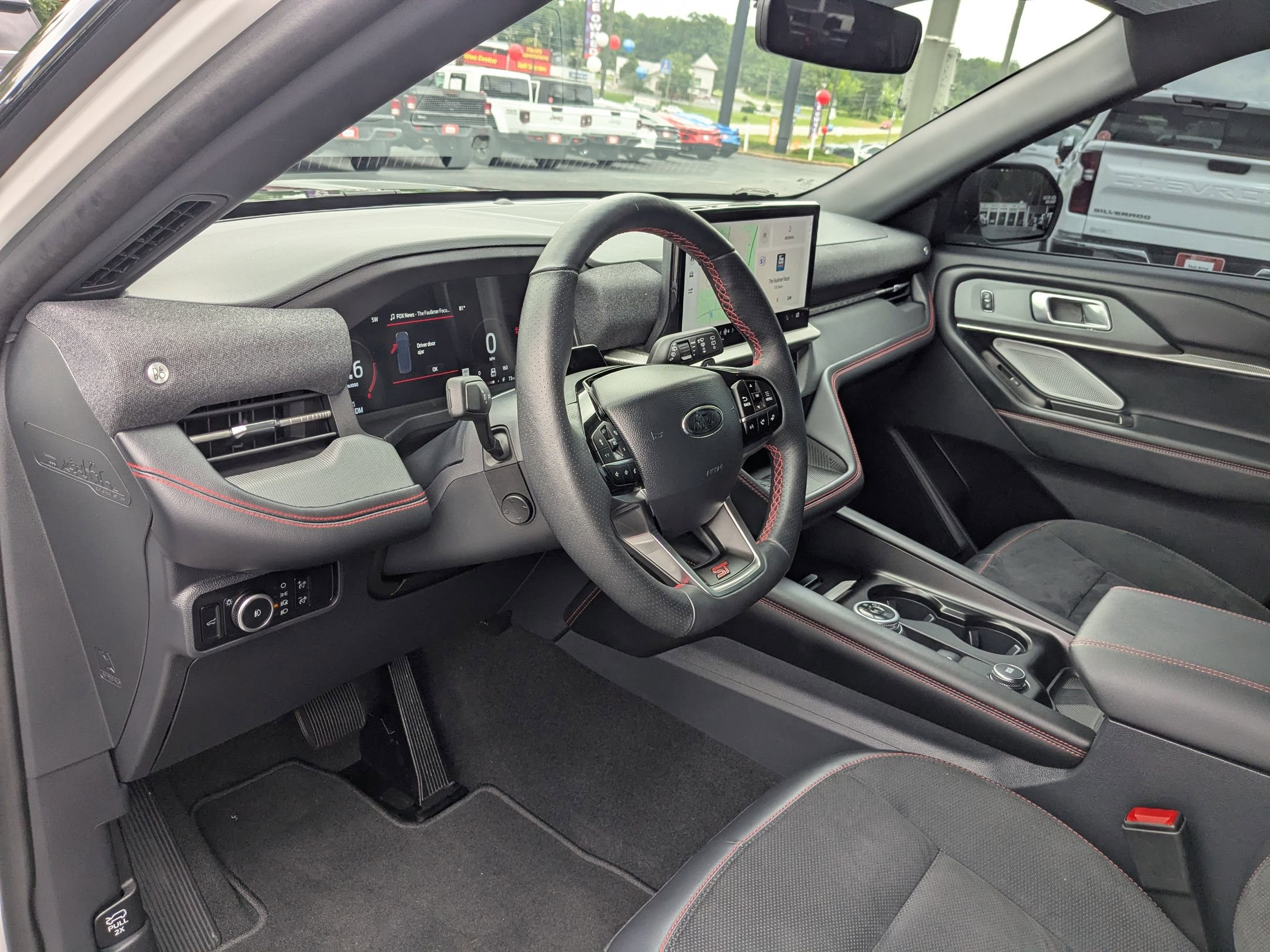 Used 2025 Ford Explorer ST image 13