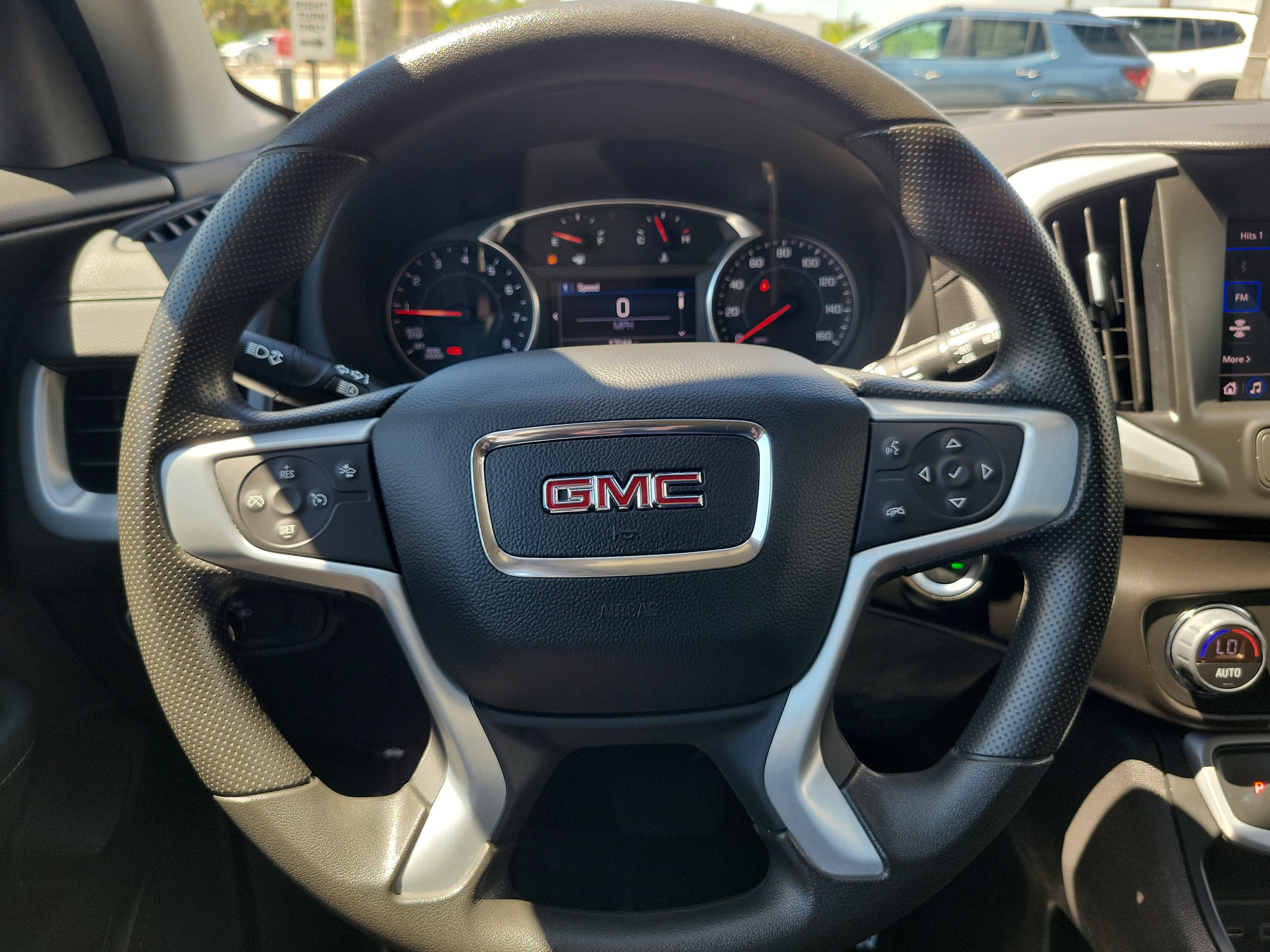 Used 2024 GMC Terrain SLE w/ Driver Convenience Package FWD image 18