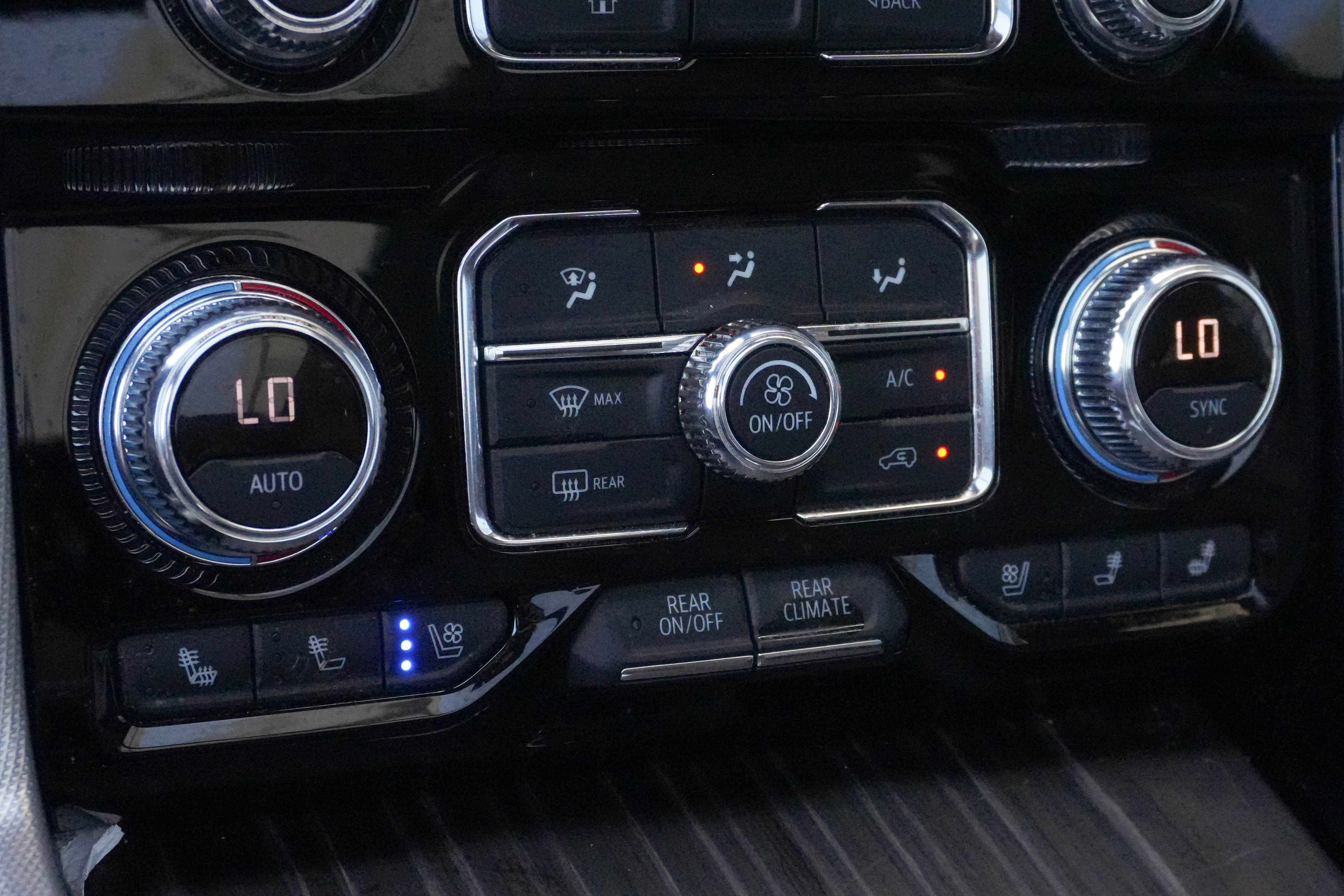 Used 2021 GMC Yukon Denali w/ Denali Premium Package RWD image 28