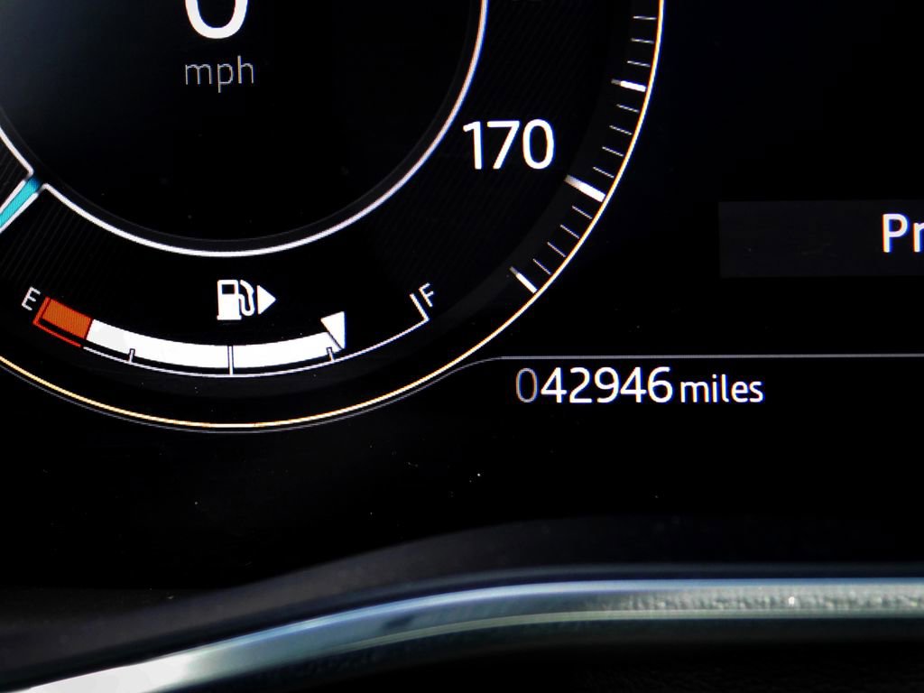 Used 2025 Jaguar F-PACE R-Dynamic S image 23