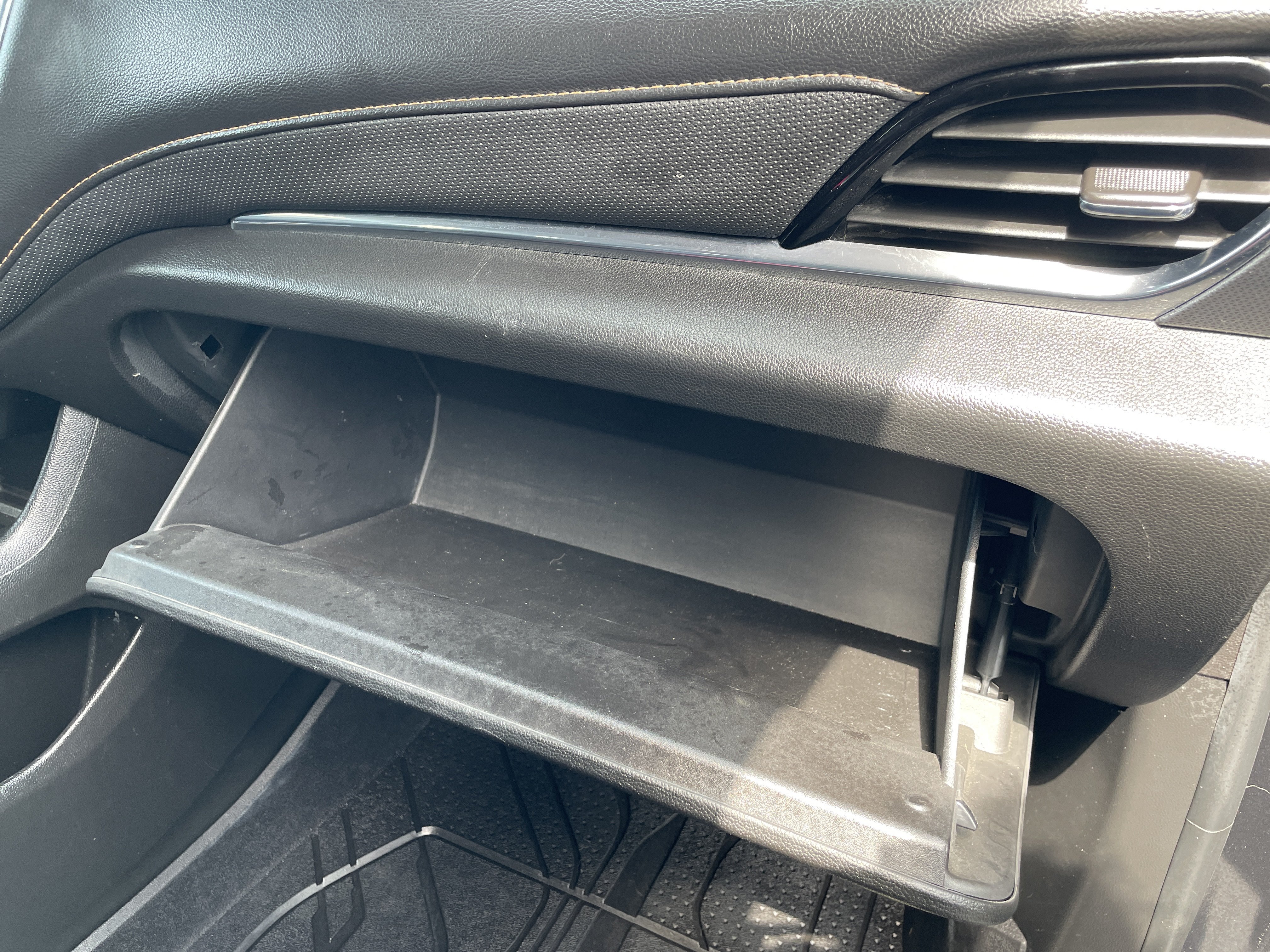 Used 2018 Chevrolet Traverse Premier w/ LPO, Floor Liner Package AWD/4WD image 46