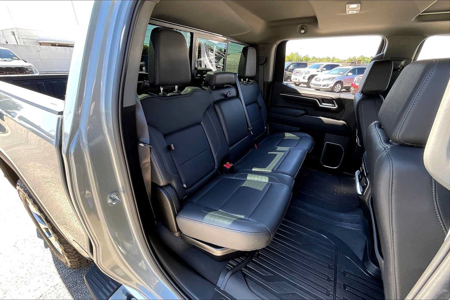 Used 2025 GMC Sierra 1500 SLT AWD/4WD image 21