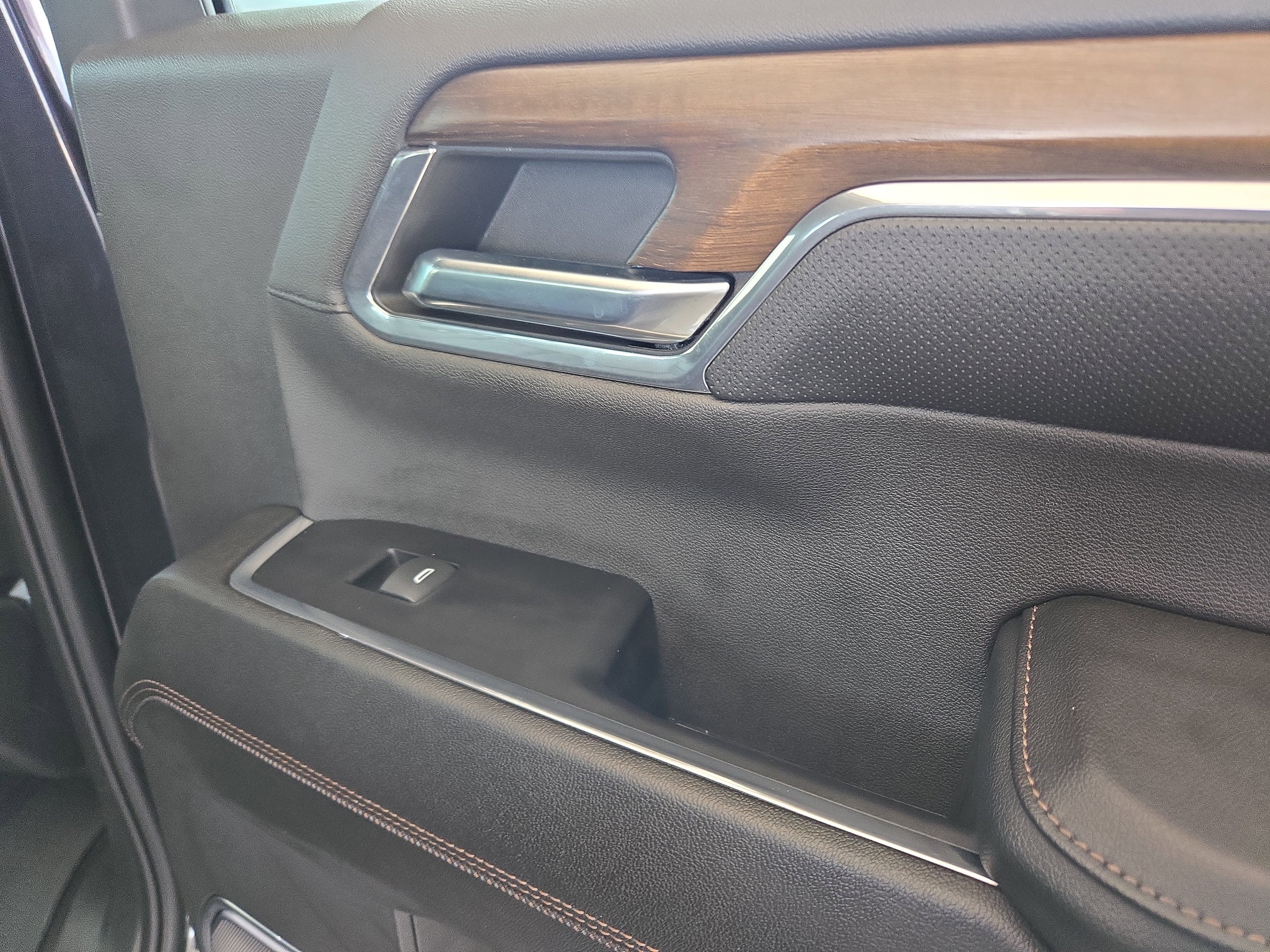 Used 2024 Chevrolet Silverado 1500 High Country w/ High Country Premium Package image 33