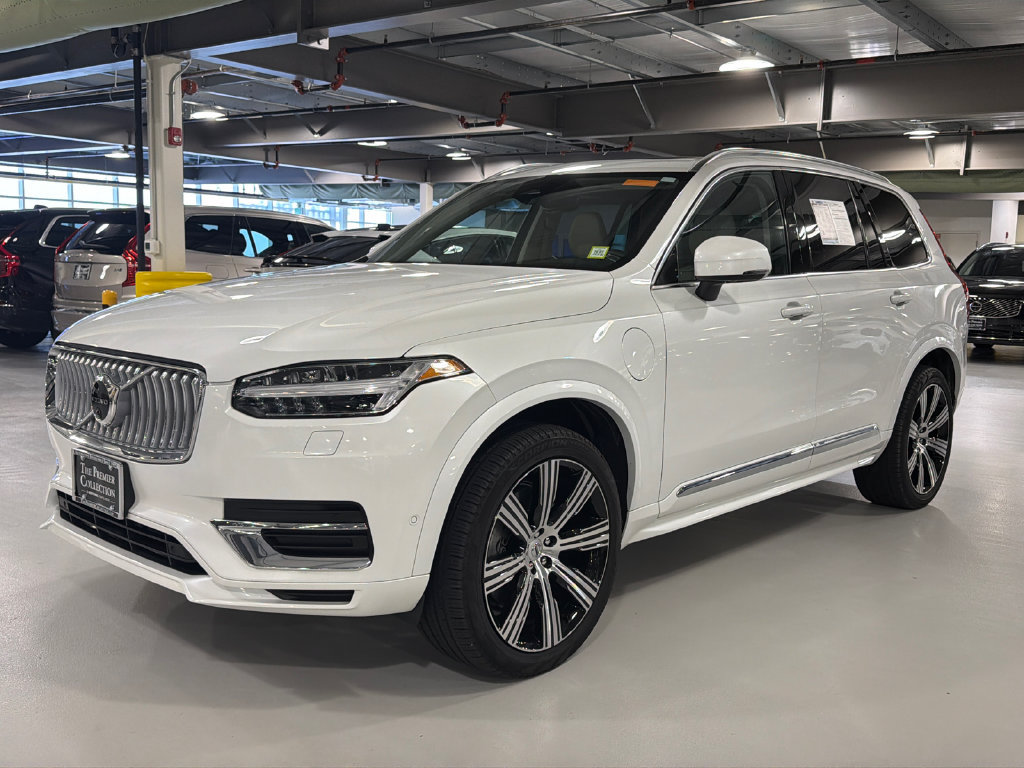 Certified 2025 Volvo XC90 T8 Plus w/ Protection Package Premier AWD/4WD image 3
