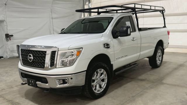 Used 2017 Nissan Titan SV image 4