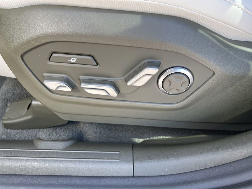 New 2025 Hyundai Santa Fe Calligraphy FWD image 24
