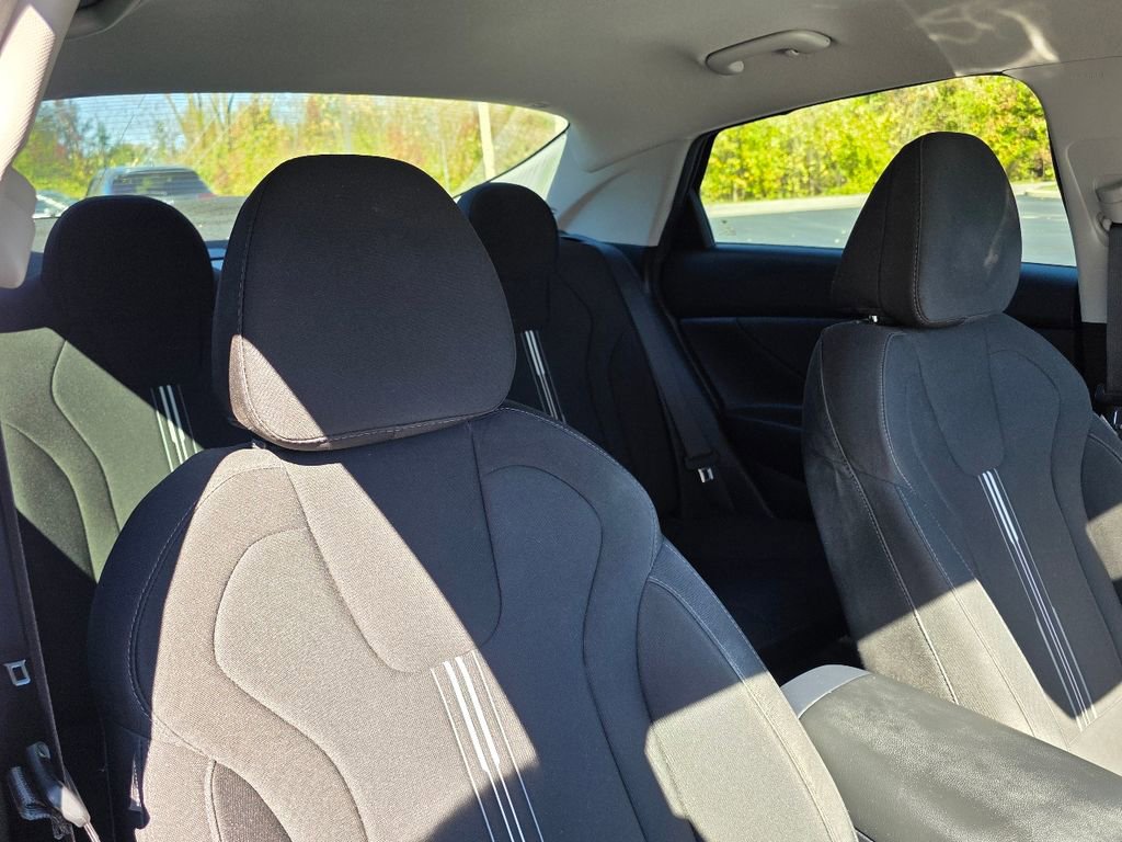 Used 2022 Hyundai Elantra SEL w/ Convenience Package image 40