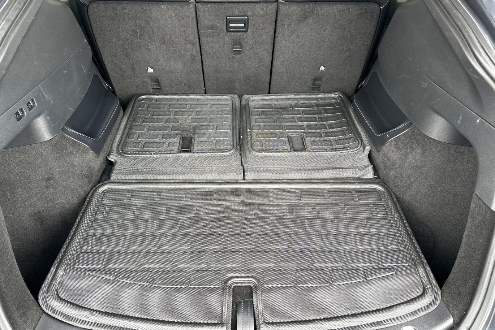 Used 2022 Tesla Model Y Long Range image 17