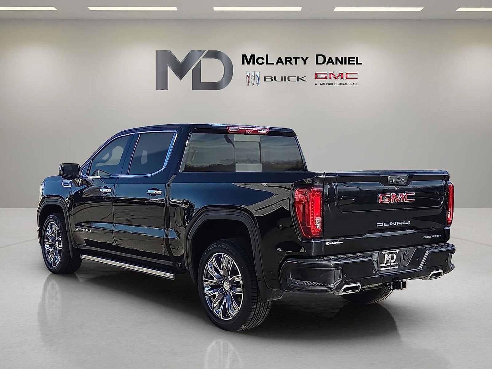 Used 2023 GMC Sierra 1500 Denali w/ Denali Reserve Package image 4