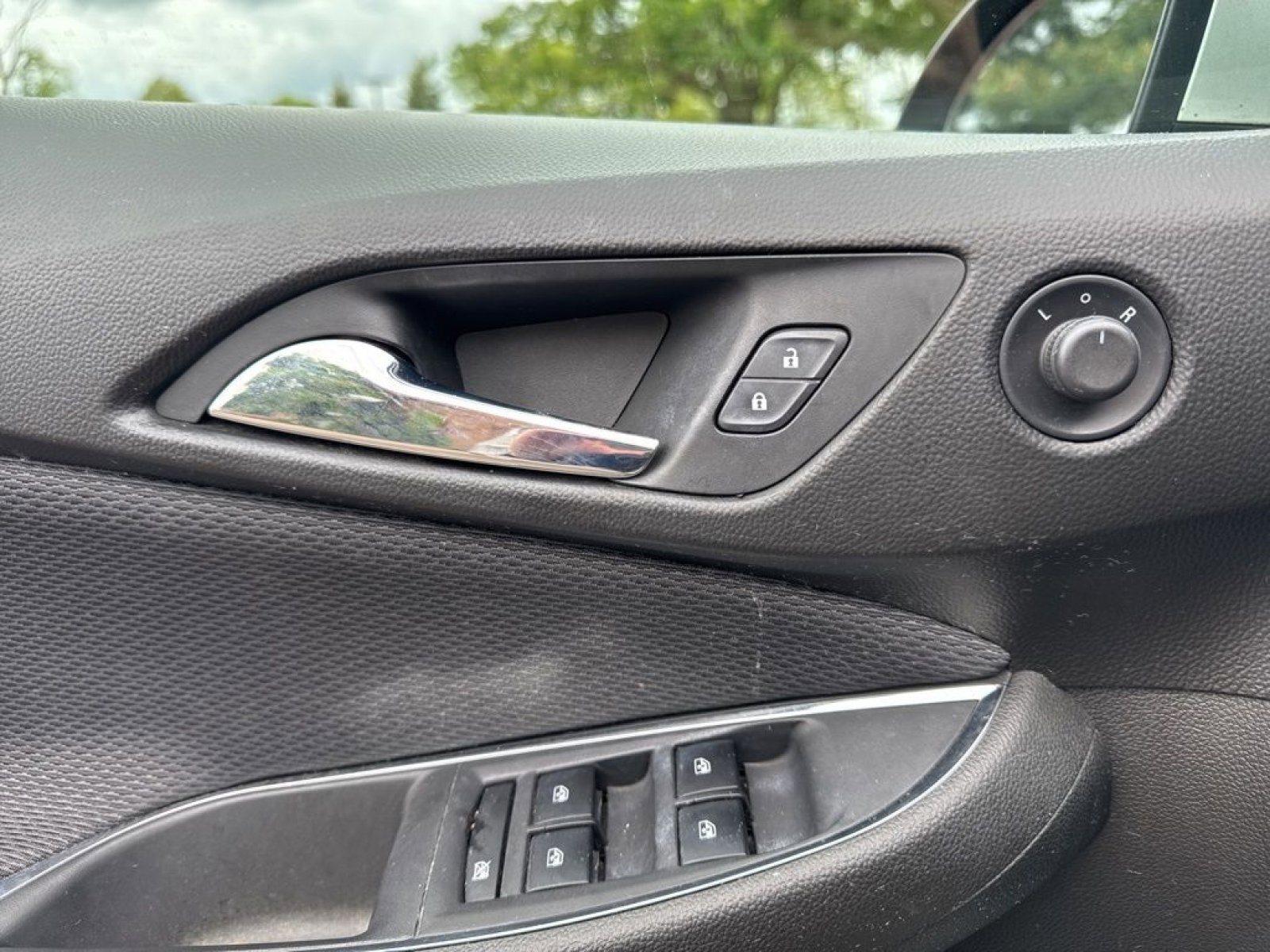 Used 2018 Chevrolet Cruze LT w/ Convenience Package FWD image 15