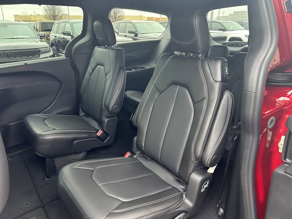New 2026 Chrysler Voyager LX image 21