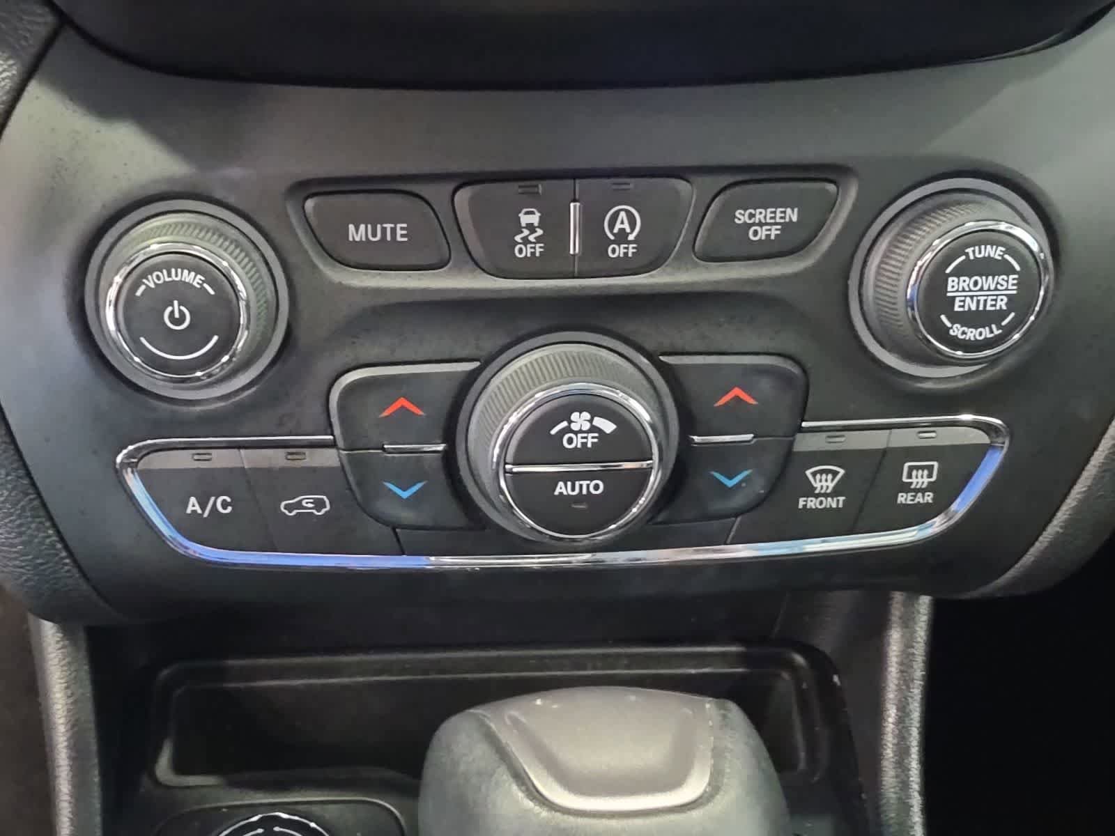 Used 2020 Jeep Cherokee Limited AWD/4WD image 22