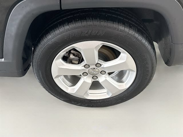 Used 2018 Jeep Compass Latitude w/ Popular Equipment Group FWD image 30