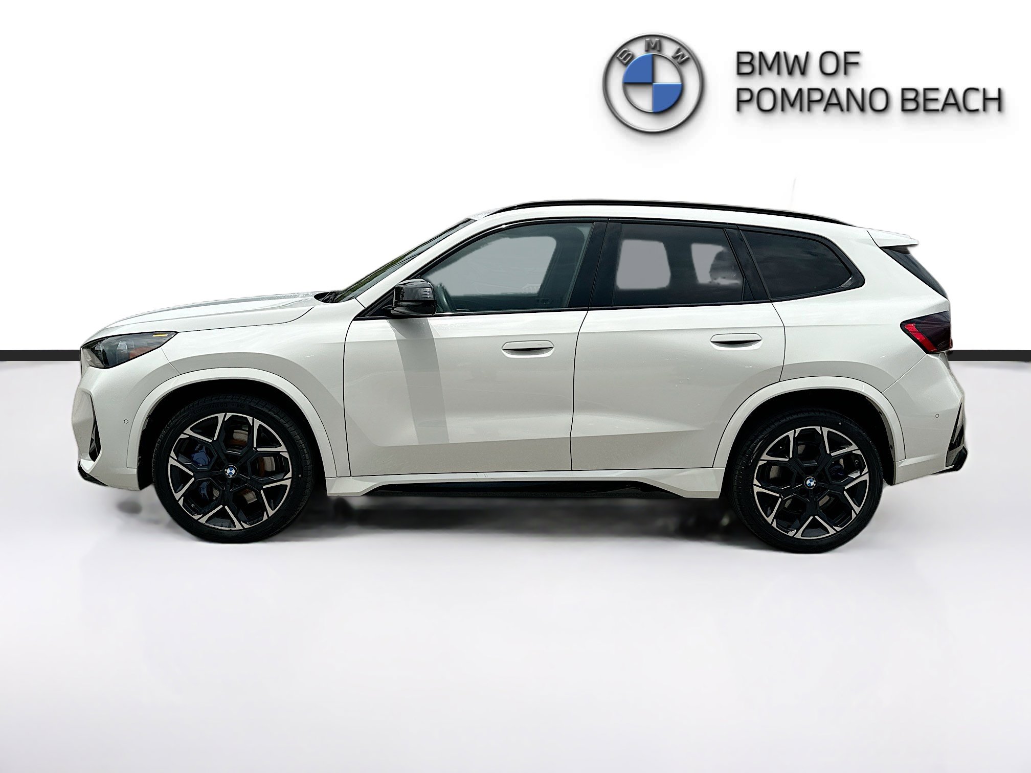 Used 2024 BMW X1 M35i w/ Shadowloine Package AWD/4WD image 4