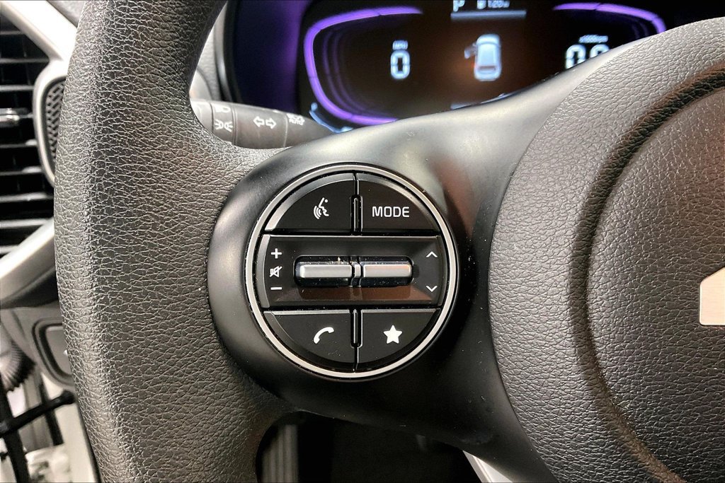 Used 2025 Kia Soul LX w/ LX Technology Package FWD image 23