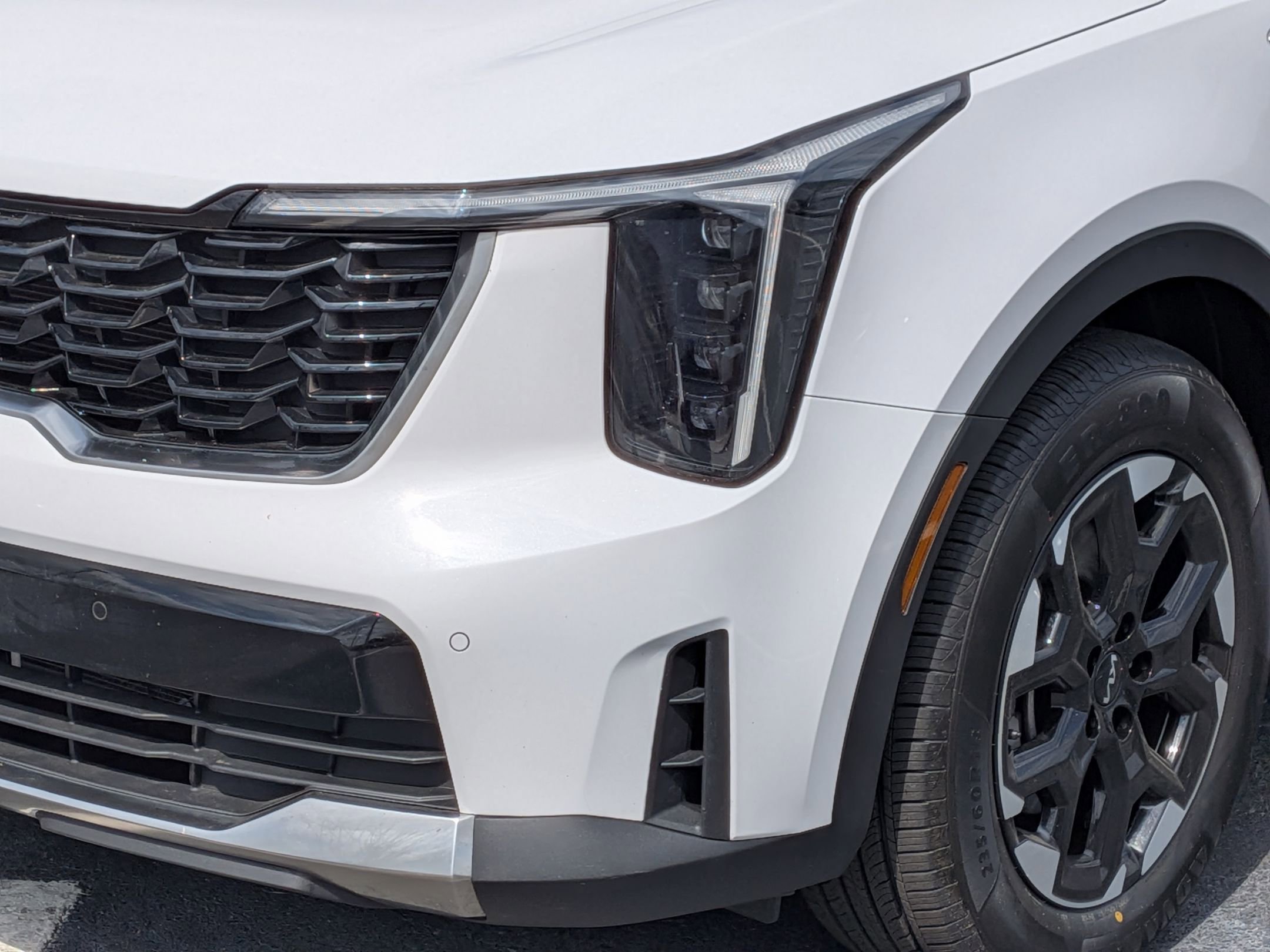 Used 2024 Kia Sorento S image 9