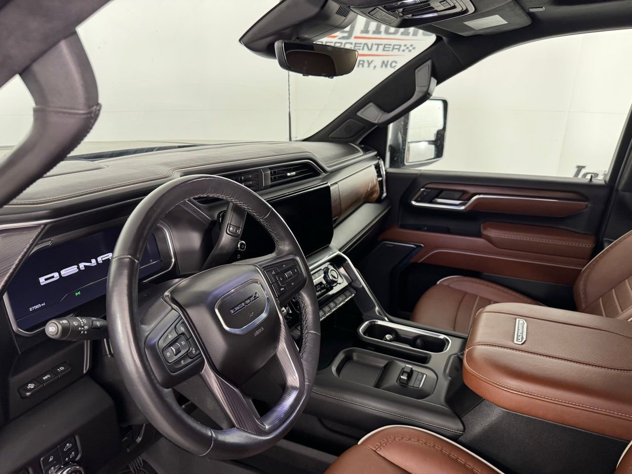 Used 2024 GMC Sierra 3500 Denali Ultimate AWD/4WD image 3